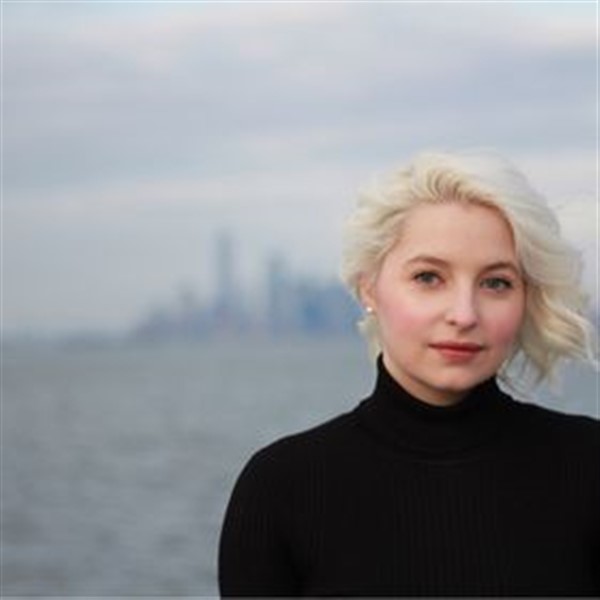 Kalyn Lee Performs LIVE!