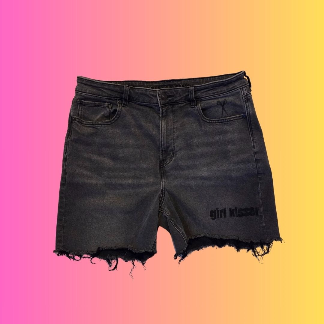 girl kisser dark gray shorts