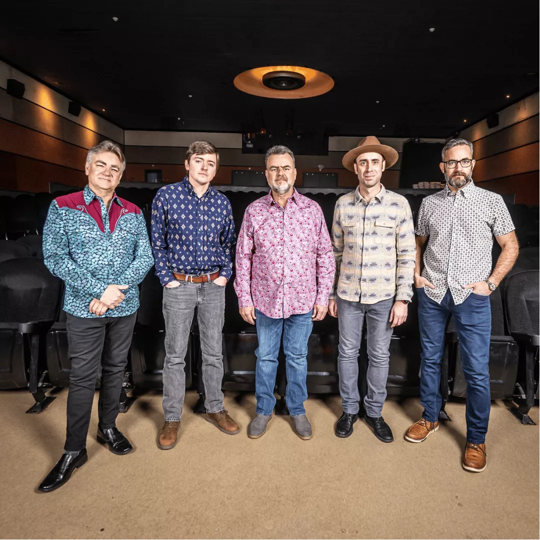THE TRAVELIN' McCOURYS image