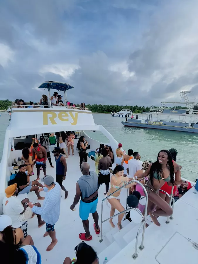 Hip Hop Party Boat Punta Cana Hookah Aquatic.
